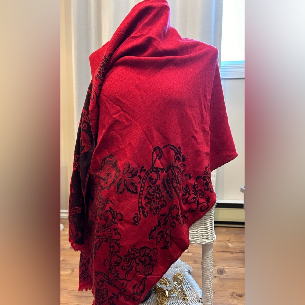 Pashmina style scarf 
No tags